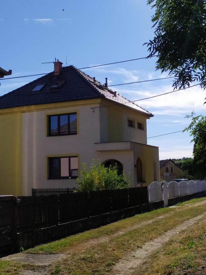 Podkrovni Apartman V Prirode, Vhodny K Relaxaci I Na Sluzebni Cesty Apartment Cerna u Bohdance Ngoại thất bức ảnh